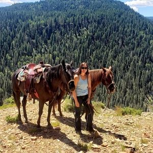 Meet your Posher, Liz